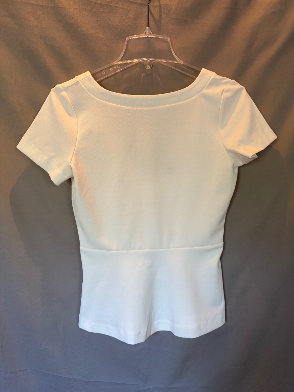 Ann Taylor Deep V-Cut Back Blouse with Peplum Waist, Cream color Size XXS - NWT